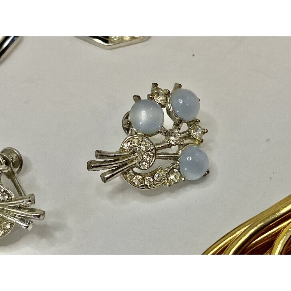 Lot of 4 Vintage Unmarked Clip On Earrings Estate Find Gold & Silver‎ Tone READ - Picture 7 of 10